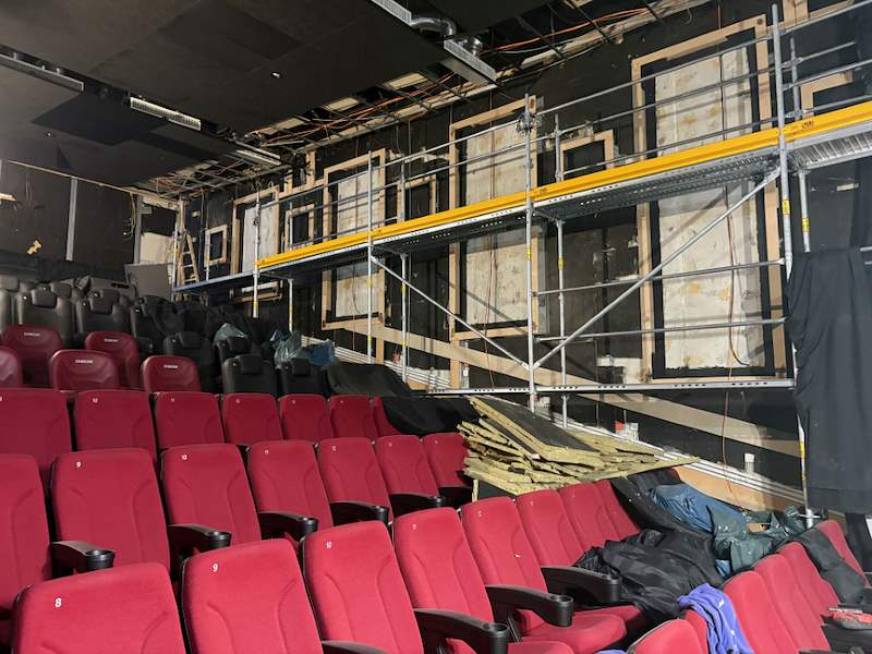 Installation et aménagement d'une salle de cinéma ICE Theaters